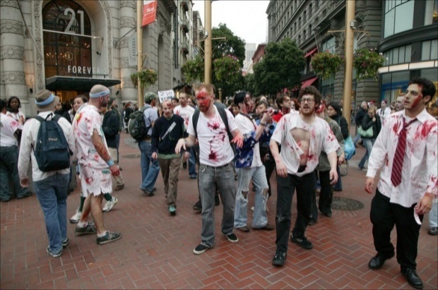 ซอมบี้ (zombies) ศพกินคน หรือ คนกินศพ