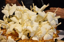 ธรรมเนียมไทยที่เชื่อกันมา เรื่องการเคารพศพด้วยการวางดอกไม้จันทน์