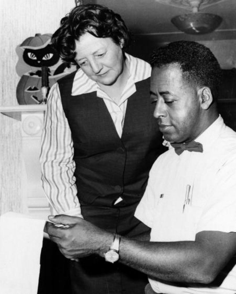 เปิดตำนาน ผัวเมียดวงซวย ถูกเอเลี่ยนลากขึ้นยาน จับแยกห้องตรวจ!