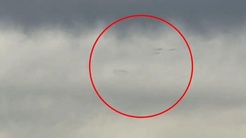 ฮือฮา! มีคนอ้างเห็น UFO 4 ลำ กลางเมฆฝนที่ขอนแก่น